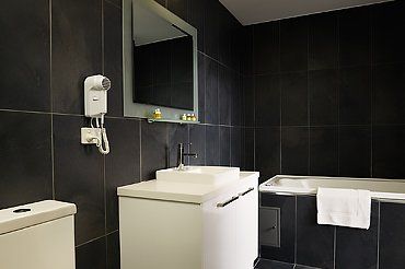 Crown On Darby - Accommodation Mermaid Beach 5