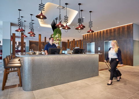 Holiday Inn Express Newcastle - Accommodation Mermaid Beach 4