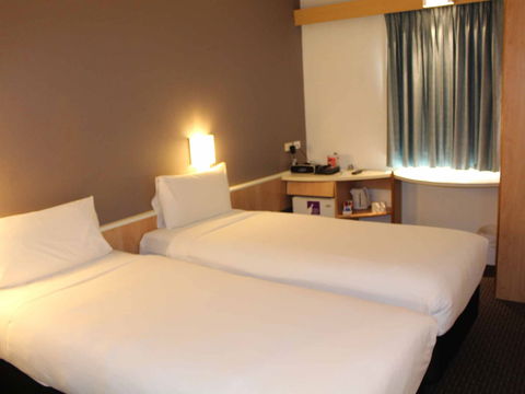 Ibis Newcastle - Accommodation Mermaid Beach 5