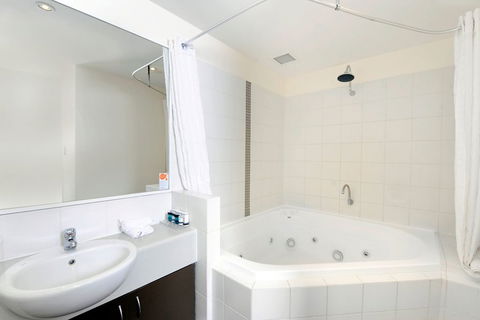 Assured Ascot Quays Apartment Hotel - Accommodation Mermaid Beach 7