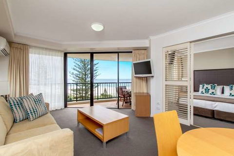 Mantra Coolangatta Beach - Accommodation Mermaid Beach 2