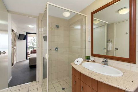 Mantra Coolangatta Beach - Accommodation Mermaid Beach 3
