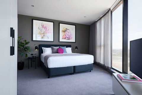 The Chen - Art Series - Accommodation Mermaid Beach 8