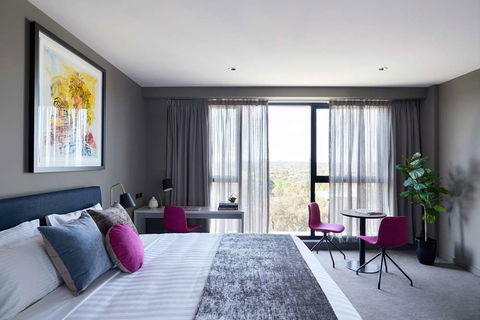 The Chen - Art Series - Accommodation Mermaid Beach 10