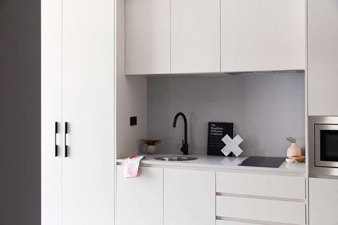 The Chen - Art Series - Accommodation Mermaid Beach 15