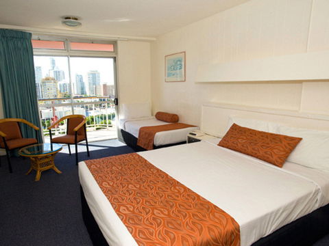 Islander Resort Hotel - Accommodation Mermaid Beach 2