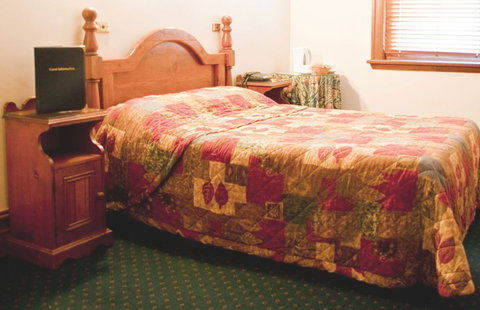 O'Malleys Hotel - Accommodation Mermaid Beach 1