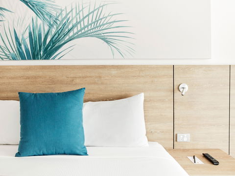 Novotel Cairns Oasis Resort - Accommodation Mermaid Beach 2