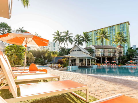 Novotel Cairns Oasis Resort - Accommodation Mermaid Beach 6
