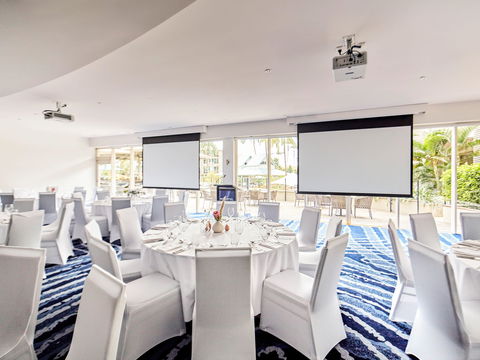 Novotel Cairns Oasis Resort - Accommodation Mermaid Beach 9