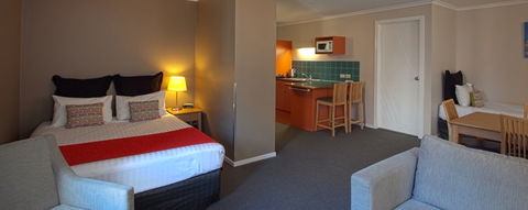 Quest Waterfront Serviced Apartments - Accommodation Mermaid Beach 2