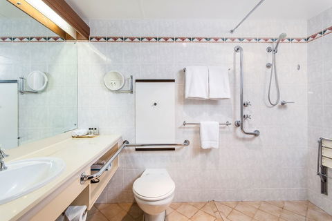 Adelaide Inn - Accommodation Mermaid Beach 2