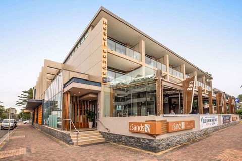 Narrabeen Sands Hotel By Nightcap Plus - Accommodation Mermaid Beach 1