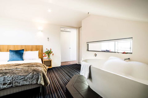 Salamanca Wharf Hotel - Accommodation Mermaid Beach 2