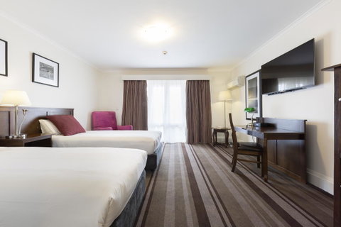 Mercure Canberra - Accommodation Mermaid Beach 10