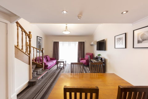 Mercure Canberra - Accommodation Mermaid Beach 18