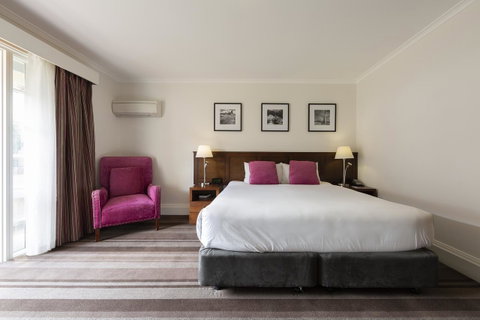 Mercure Canberra - Accommodation Mermaid Beach 14