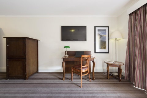 Mercure Canberra - Accommodation Mermaid Beach 12