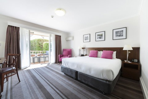 Mercure Canberra - Accommodation Mermaid Beach 2
