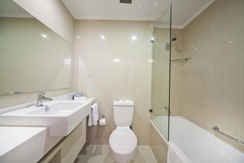 Mercure Canberra - Accommodation Mermaid Beach 33