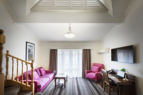 Mercure Canberra - Accommodation Mermaid Beach 5