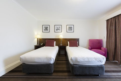 Mercure Canberra - Accommodation Mermaid Beach 9