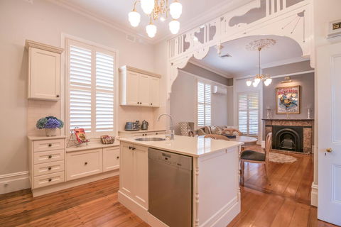 De Russie Boutique Hotel - Accommodation Mermaid Beach 24