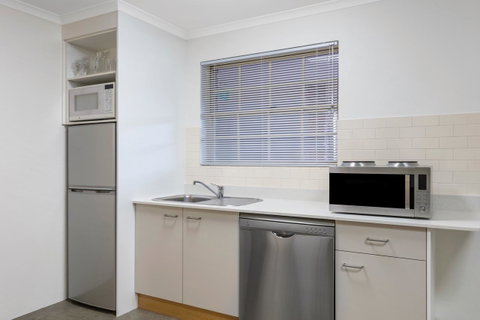 Adina Serviced Apartments Canberra Kingston - Accommodation Mermaid Beach 3