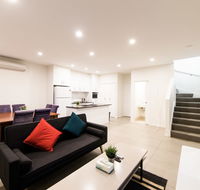 3BR Townhouse Double Garage walk to Lake Ginninderra - Accommodation Mermaid Beach