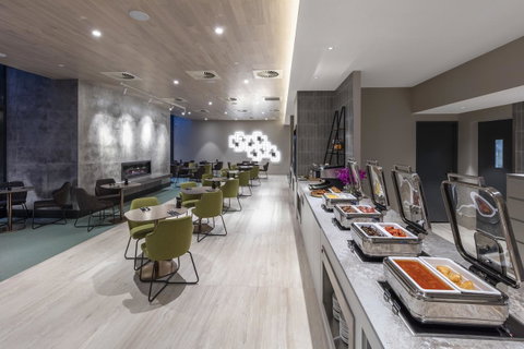Deco Hotel Canberra - Accommodation Mermaid Beach 2
