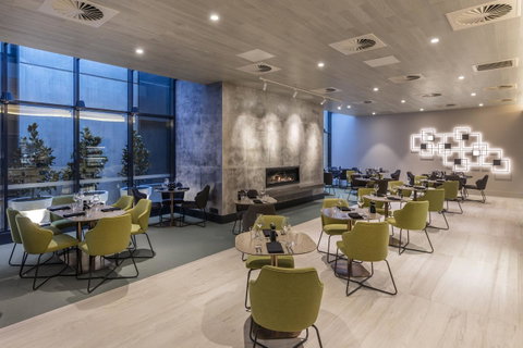 Deco Hotel Canberra - Accommodation Mermaid Beach 1