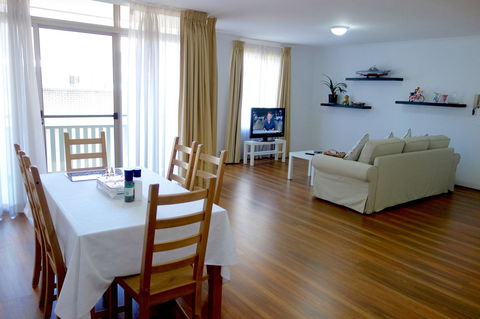 Kingston Comfy Apartment - Accommodation Mermaid Beach 4