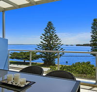 Lakeside Waterfront Apartment 18 The Entrance - Accommodation Mermaid Beach
