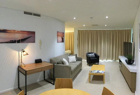 Wallaroo Marina Waterfront Luxe Apartment - Accommodation Mermaid Beach 5