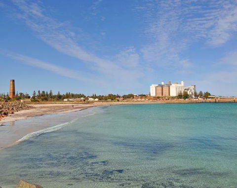 Wallaroo Marina Waterfront Luxe Apartment - Accommodation Mermaid Beach 3