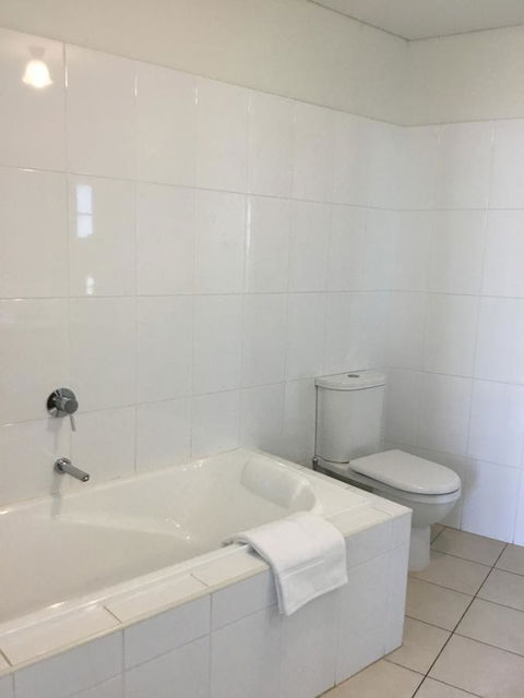 Wallaroo Marina Waterfront Luxe Apartment - Accommodation Mermaid Beach 19
