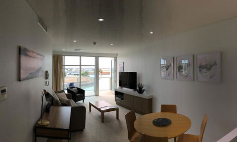 Wallaroo Marina Waterfront Luxe Apartment - Accommodation Mermaid Beach 1