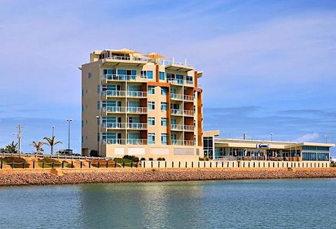 Wallaroo Marina Waterfront Luxe Apartment - Accommodation Mermaid Beach 24