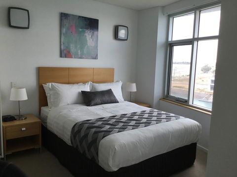 Wallaroo Marina Waterfront Luxe Apartment - Accommodation Mermaid Beach 14