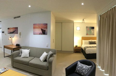 Wallaroo Marina Waterfront Luxe Apartment - Accommodation Mermaid Beach 8