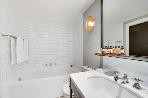 Mayfair Hotel - Accommodation Mermaid Beach 1