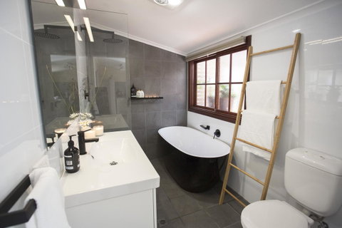 Wayfarers Cottage - Accommodation Mermaid Beach 3