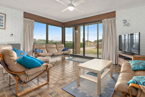 Sun & Surf Aldinga Beach Apartment - Accommodation Mermaid Beach 0
