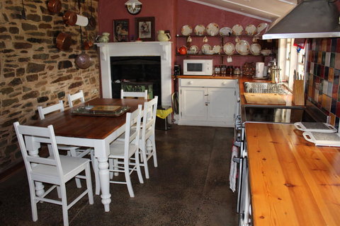 Hillside Cottage - Accommodation Mermaid Beach 2