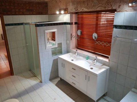 Zen Underground B&B - Accommodation Mermaid Beach 14