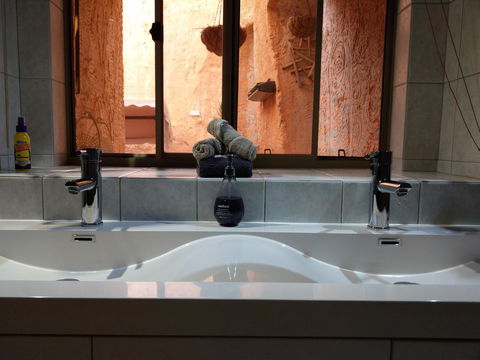 Zen Underground B&B - Accommodation Mermaid Beach 6