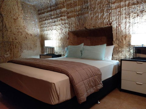 Zen Underground B&B - Accommodation Mermaid Beach 2