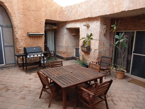 Zen Underground B&B - Accommodation Mermaid Beach 7