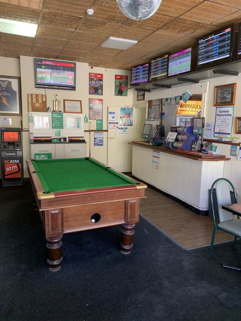 Commercial Hotel Morgan - Accommodation Mermaid Beach 4