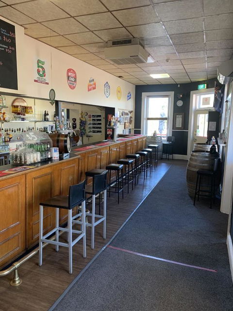Commercial Hotel Morgan - Accommodation Mermaid Beach 3